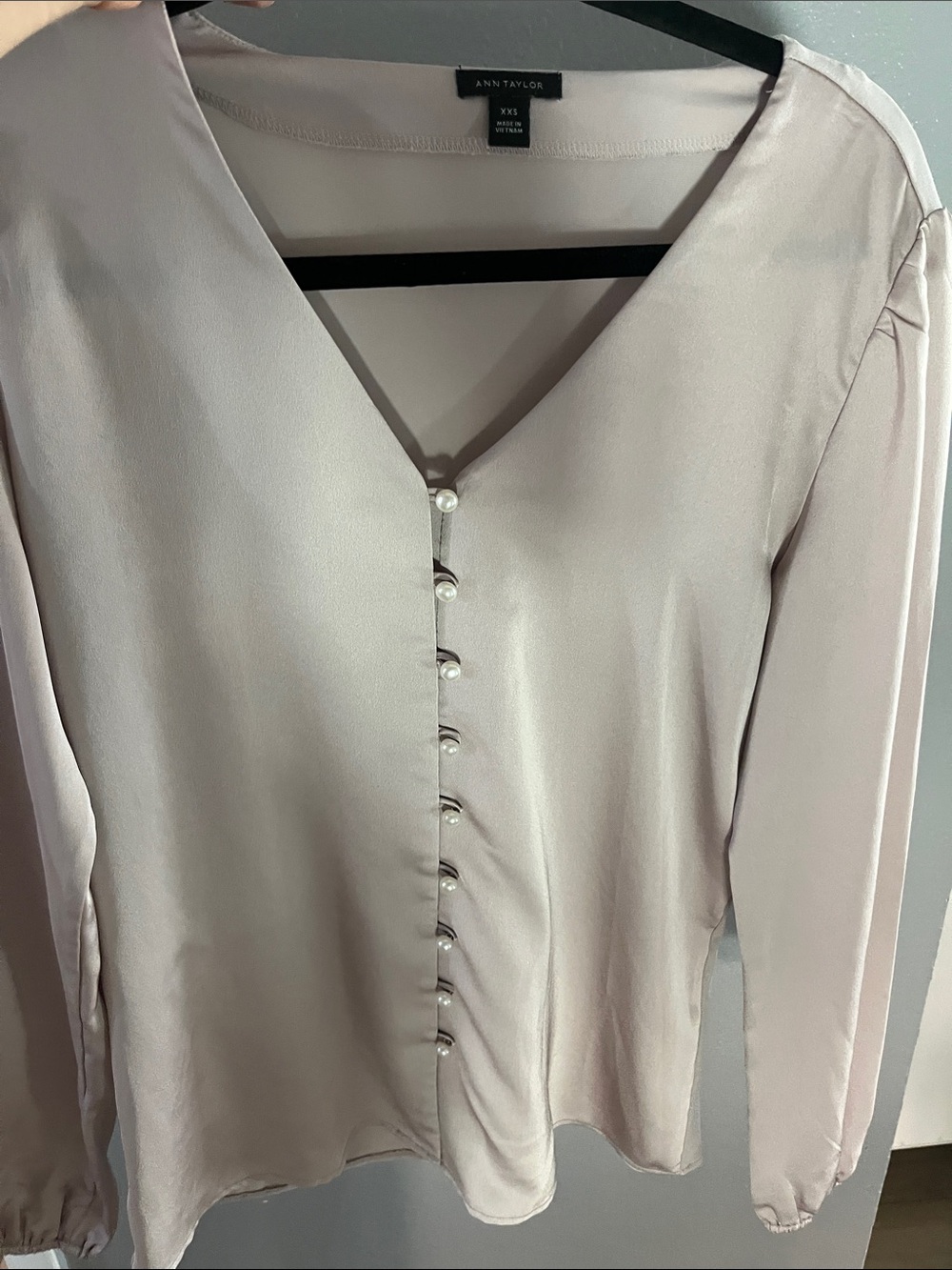 Xxs Ann Taylor Lavender-Taupe Silk-Like V-Neck Blouse with oPearl Buttons